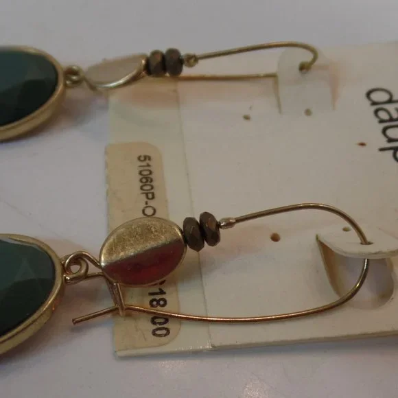 Carol Dauplaise NEW Ear Rings On Card Green Faux Stones Goldtone Hardware - Picture 3 of 7